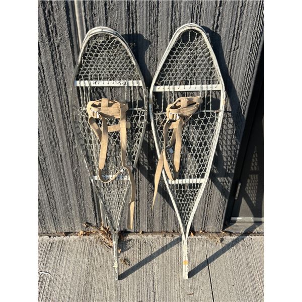 White Vintage Snowshoes - Approx: 46.25x12" - see all photos