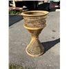 Image 4 : Vintage Wicker Plant Holder / Stand - Approx: 15.5"W 27"T