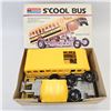 Image 1 : Monogram S'cool Bus Model Car Kit