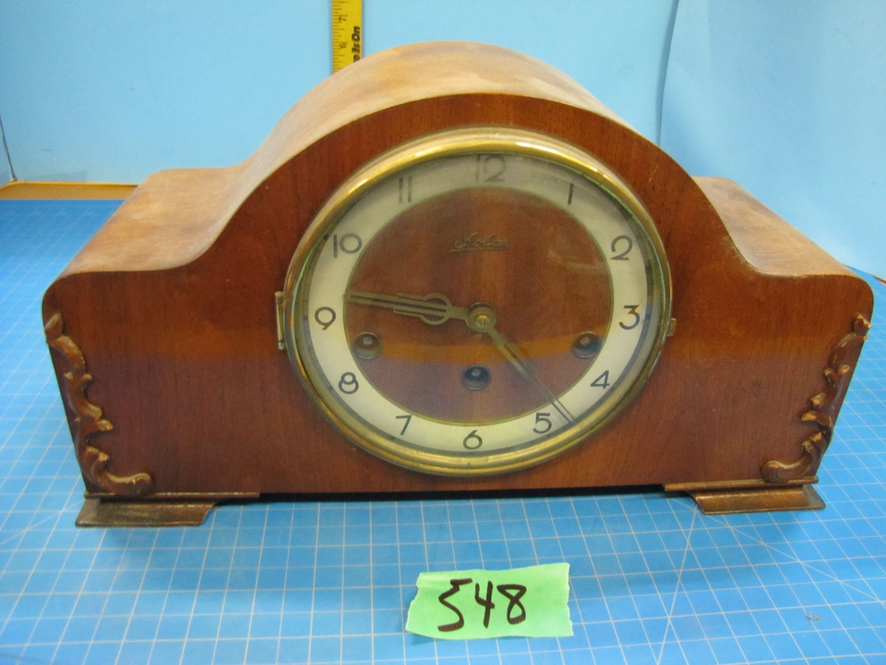 Solar mantle clock with key