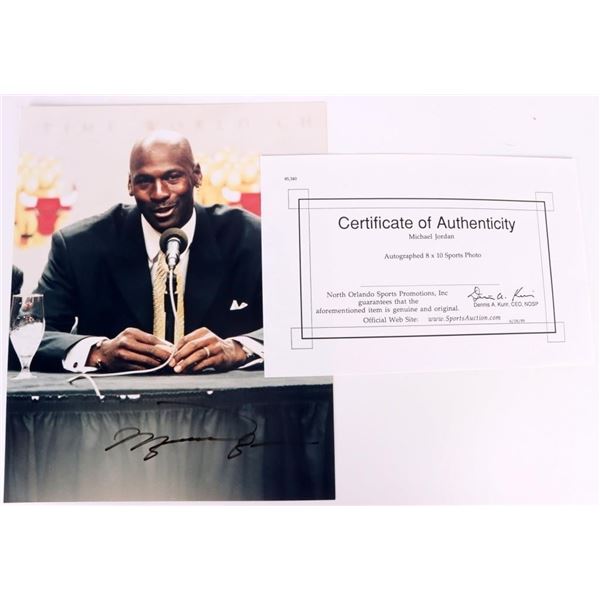 MICHAEL JORDAN AUTOGRAPHED 8X10 PHOTO W/ COA