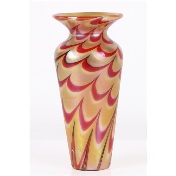 STEVEN LUNDBERG RED & GOLD ART GLASS MINI VASE