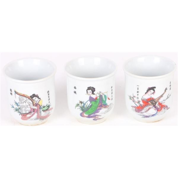 VINTAGE CHINESE PORCELAIN PAINTED TEA CUPS