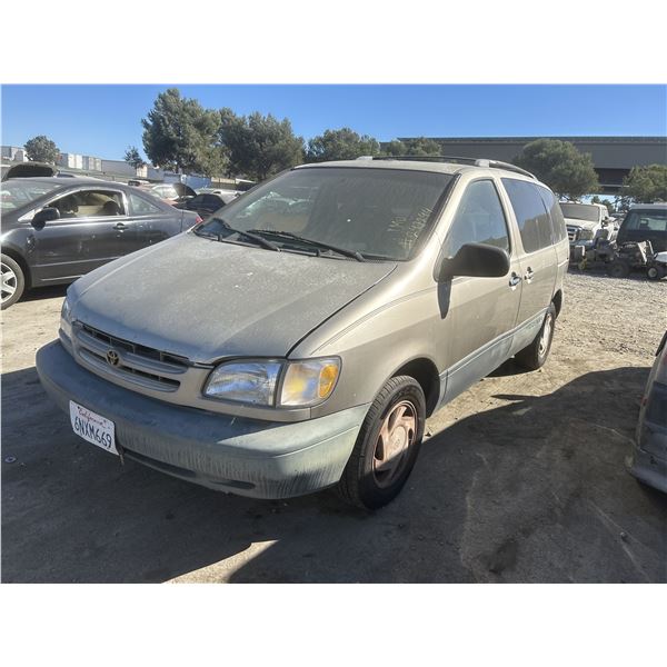 2000 Toyota Sienna