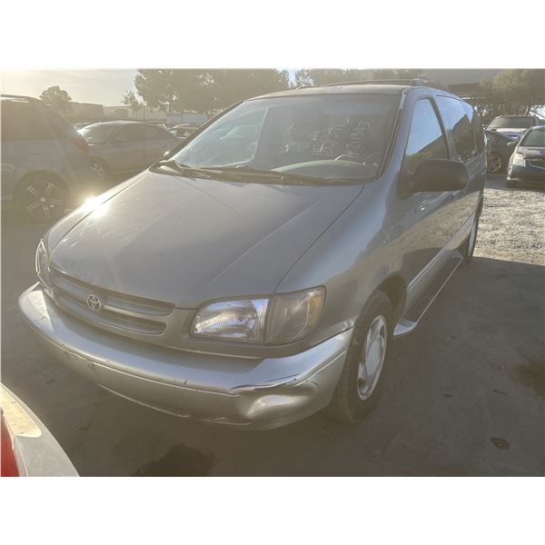 2000 Toyota Sienna