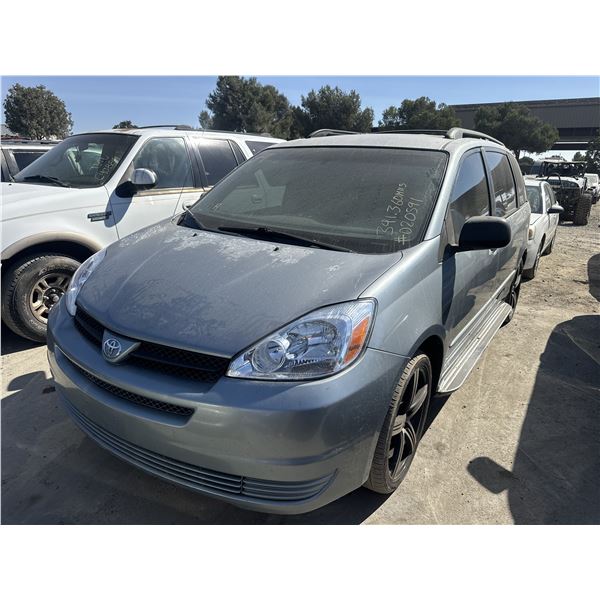 2004 Toyota Sienna