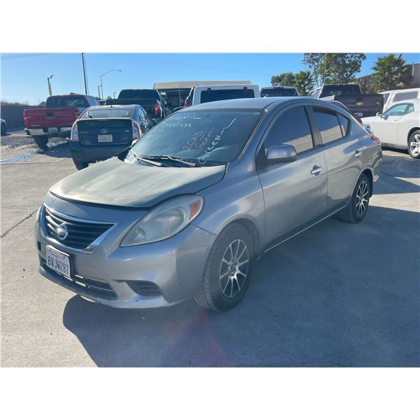 NISS VERSA 2013 SALV T/DONATION