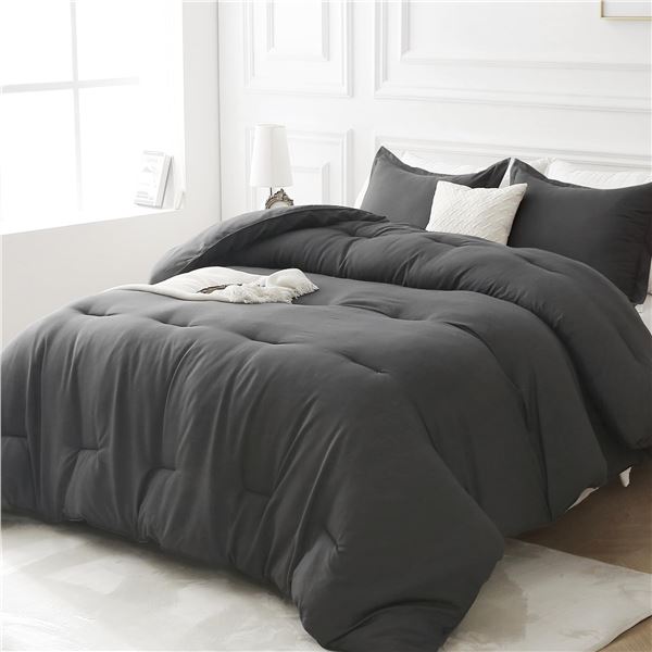 BRAND NEW BETENWEL 3 PIECES COMFORTER SET
