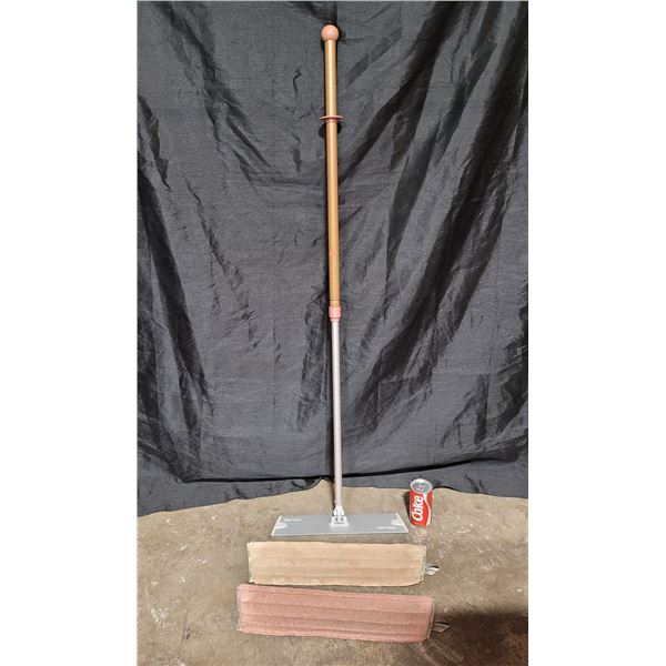 Norwex Floor Mop w/ Pads