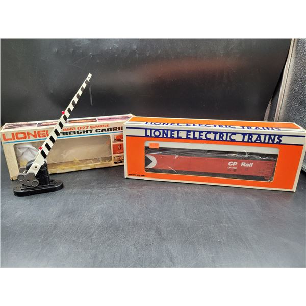 Lionel Automatic Crossing Gate & CP Rail Electric Train