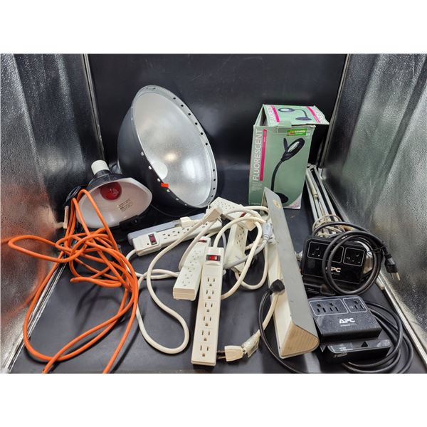 Lighting & Outlet Power Bar Lot