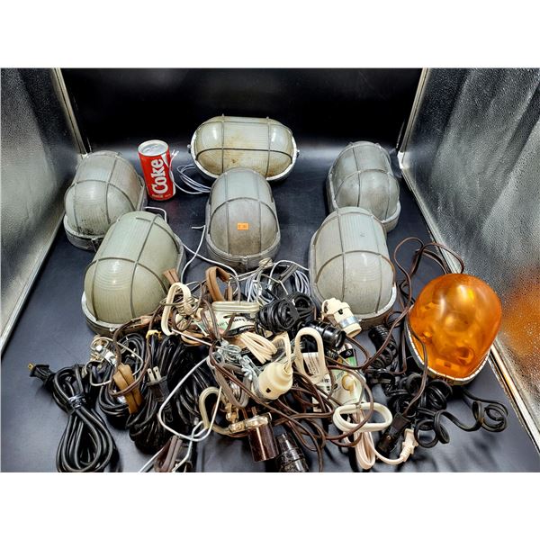 Outdoor Light & Cord Lot