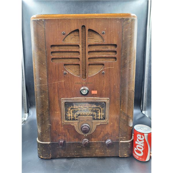 Antique General Electric Tube Radio