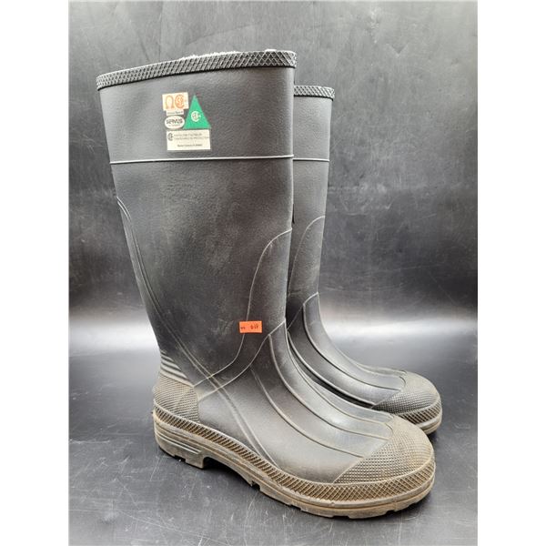 Size 9 Men's Steel Toed Rubber CSA Approved Boots