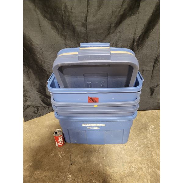 4 Rubbermaid Totes w/Lids