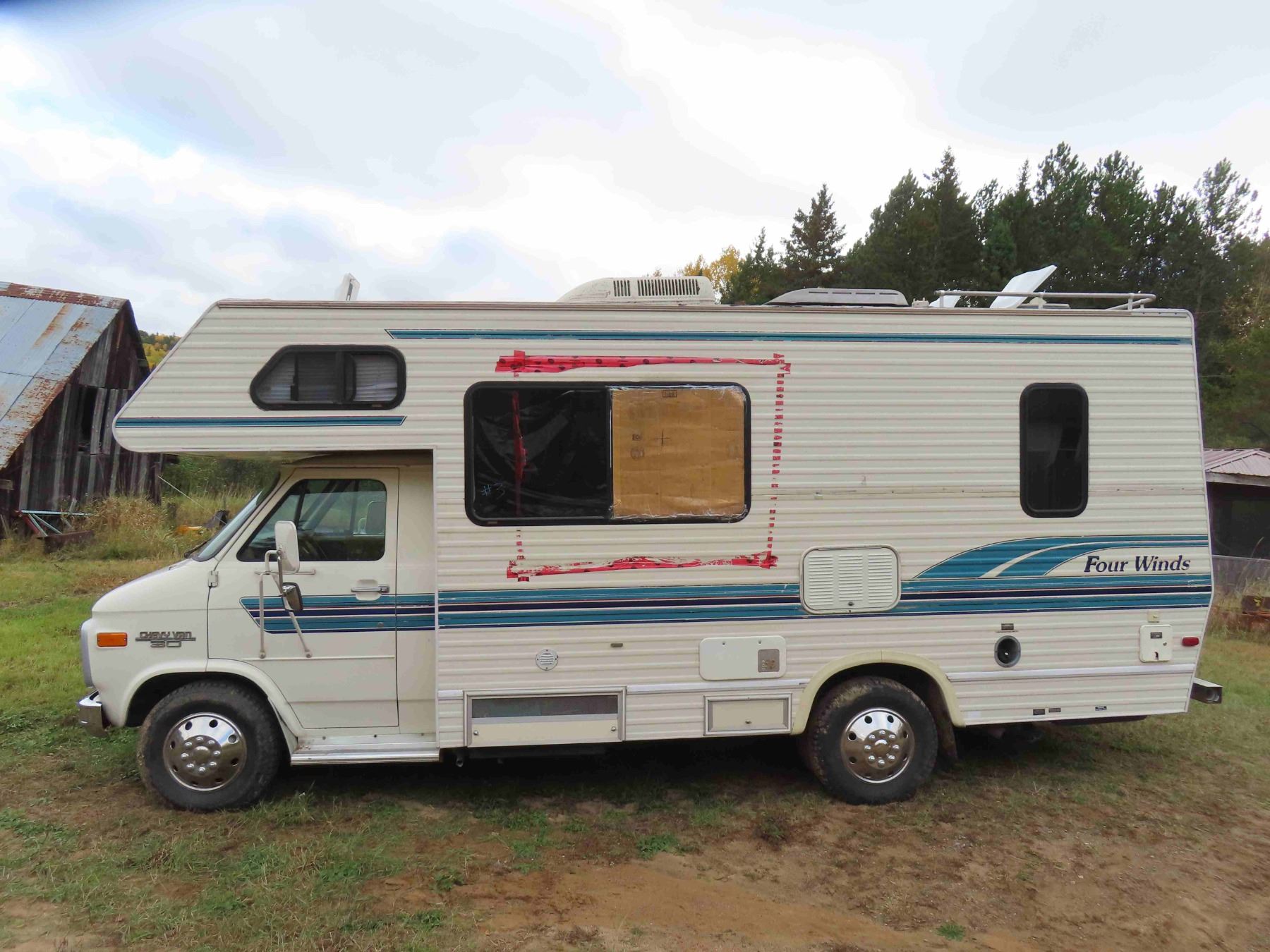 1993 Rv 1993 Chevy Van 30 Dually 20ft RV Model Four Winds Gas, A/T, Roof and