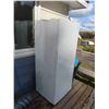 Image 2 : Frigidaire Upright Freezer 67'' x 22'' x 28''