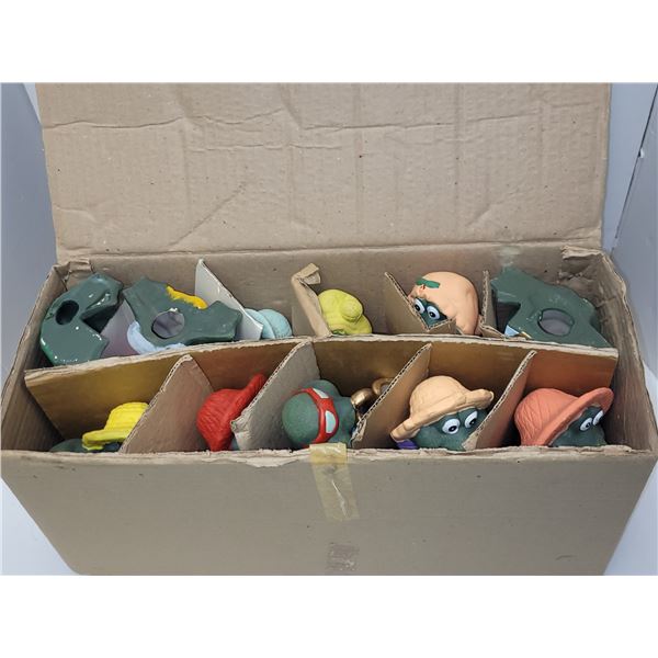 12 Vintage Ceramic Frogs Still In Original Box Unused