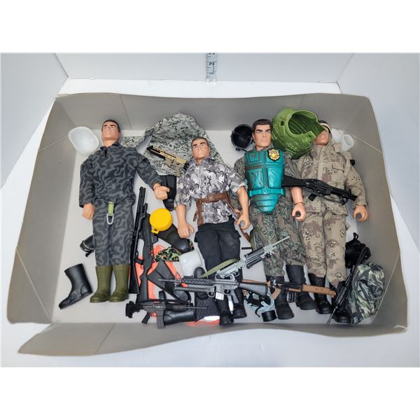 4 Vintage Gi Joes With 30 Pc Clothing / Accessories Incld