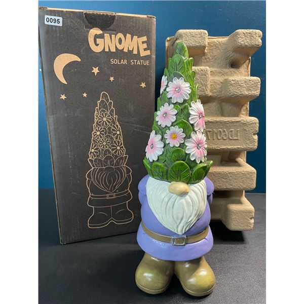 1 Solar Gnome Garden Statue - 11 inch - Brand New