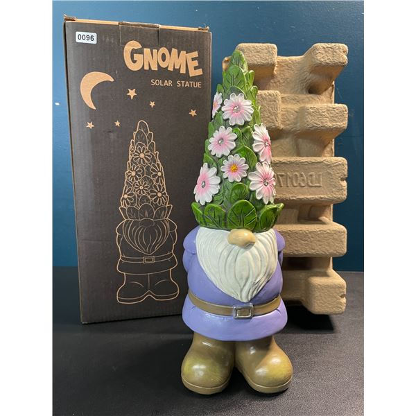 1 Solar Gnome Garden Statue - 11 inch - Brand New