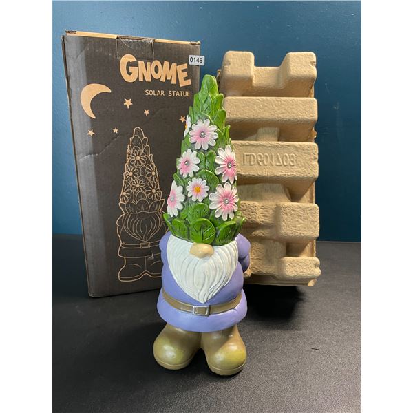 1 Solar Gnome Garden Statue - 11 inch - Brand New