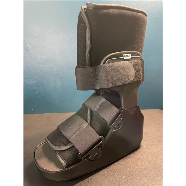 1 Air Walker Boot - Orthopaedic Medical Boot for Foot Injuries - Brand New - Size Medium