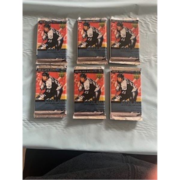 6 packs of 2005/06 Upper deck cards