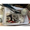 Image 1 : Household items