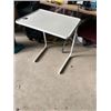 Image 1 : tv table