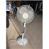 Image 1 : standup fan