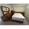 Image 1 : bedroom set with bed