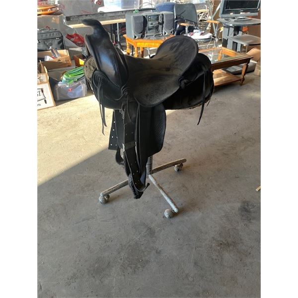 saddle chair