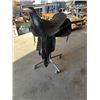 Image 1 : saddle chair