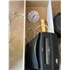 Image 1 : Household items