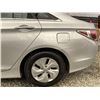 Image 25 : C6J -- 2013 HYUNDAI SONATA HYBRID SILVER 220480 KMS