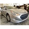 Image 8 : C6J -- 2013 HYUNDAI SONATA HYBRID SILVER 220480 KMS