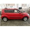 Image 8 : A12D -- 2011 KIA SOUL, RED, 243123 KMS, FRONT WHEEL DRIVE