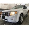 Image 2 : B3 -- 2008 FORD ESCAPE, WHITE, 145020 KMS, ALL WHEEL DRIVE