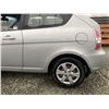Image 25 : A12E -- 2009 HYUNDAI ACCENT, SILVER, 203480 KMS, FRONT WHEEL DRIVE