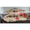 Image 1 : 416 -- 1979 Hot Wheels City Service Center Sto N Go Playset Car Wash Garage Gas