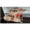 Image 2 : 416 -- 1979 Hot Wheels City Service Center Sto N Go Playset Car Wash Garage Gas