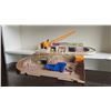 Image 2 : 417 -- 1979 Mattel Hot Wheels Construction Site Sto & Go Play Set