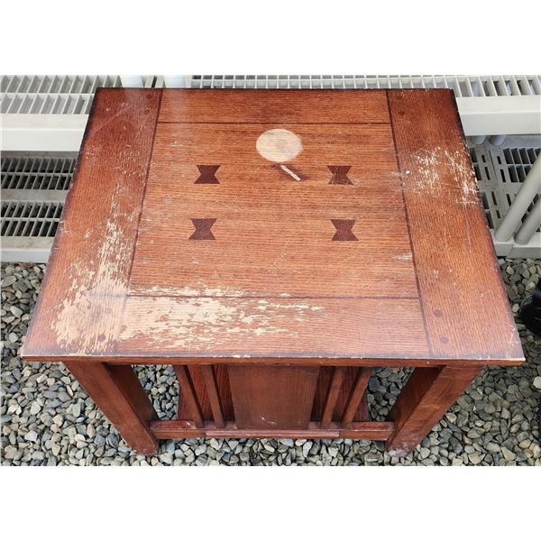422 -- WOODEN SIDE TABLE, WOODEN STOOL, WICKER MIRROR