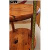 Image 2 : 424 -- SMALL WOODEN SIDE TABLE, TV TRAY, SMALL VINTAGE LAMP