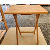 Image 3 : 424 -- SMALL WOODEN SIDE TABLE, TV TRAY, SMALL VINTAGE LAMP