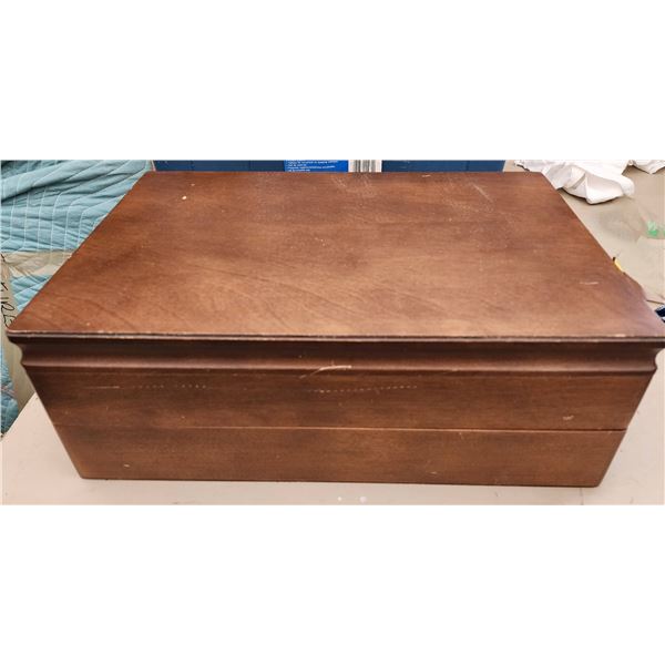 442 -- HEIRLOOM SILVERWARE BOX WITH ITEMIZED LIST