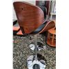 Image 2 : 469 -- WOODEN ACCENT BAR STOOLS