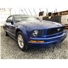 Image 8 : B1 -- 2006 FORD MUSTANG CONVERTIBLE, BLUE, 101043 KMS