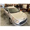 Image 10 : C6J -- 2013 HYUNDAI SONATA HYBRID SILVER 220480 KMS